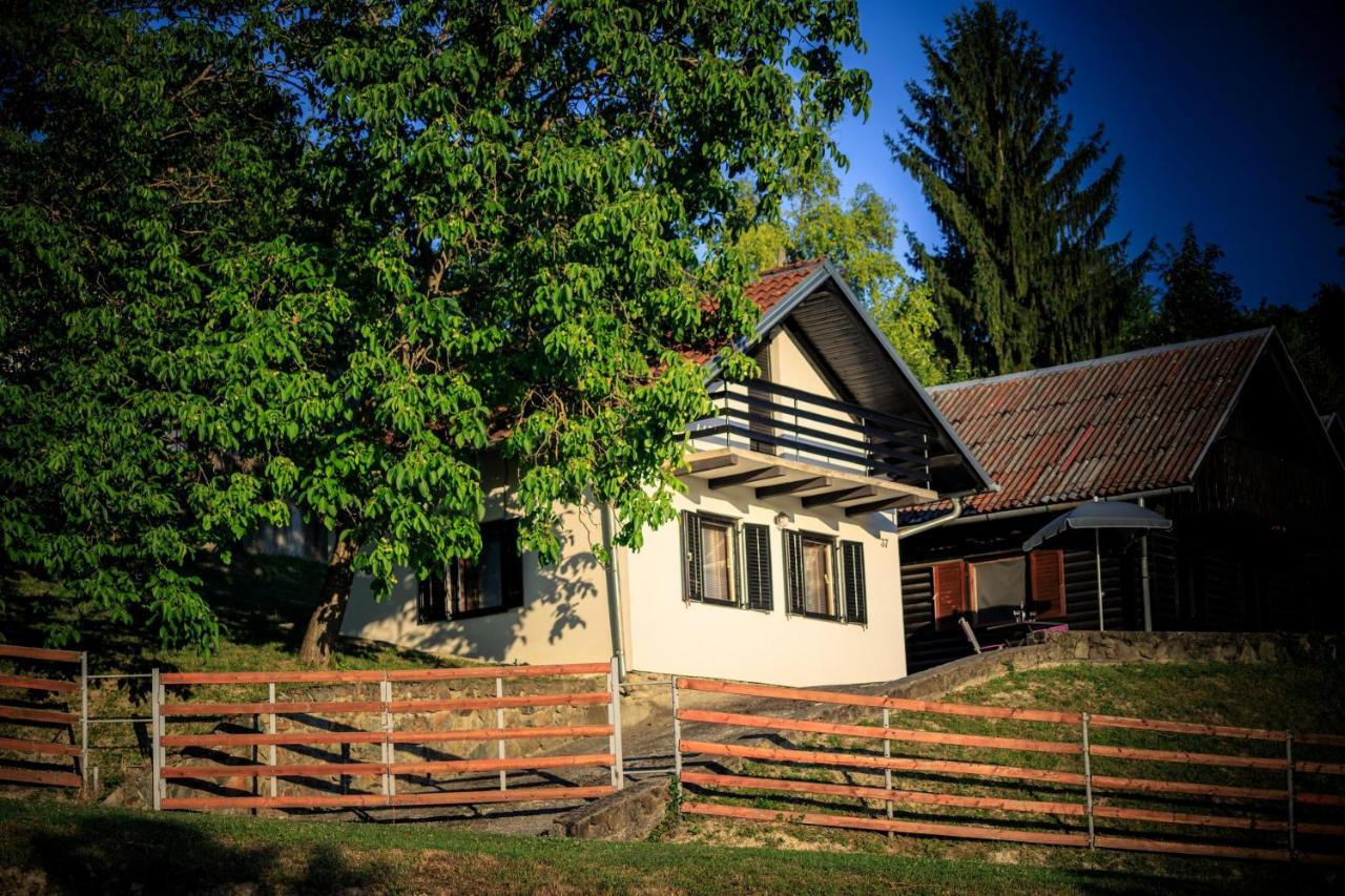 Kuca Za Odmor, Ferienhaus, Holiday Home Rugas Orahovica Eksteriør bilde